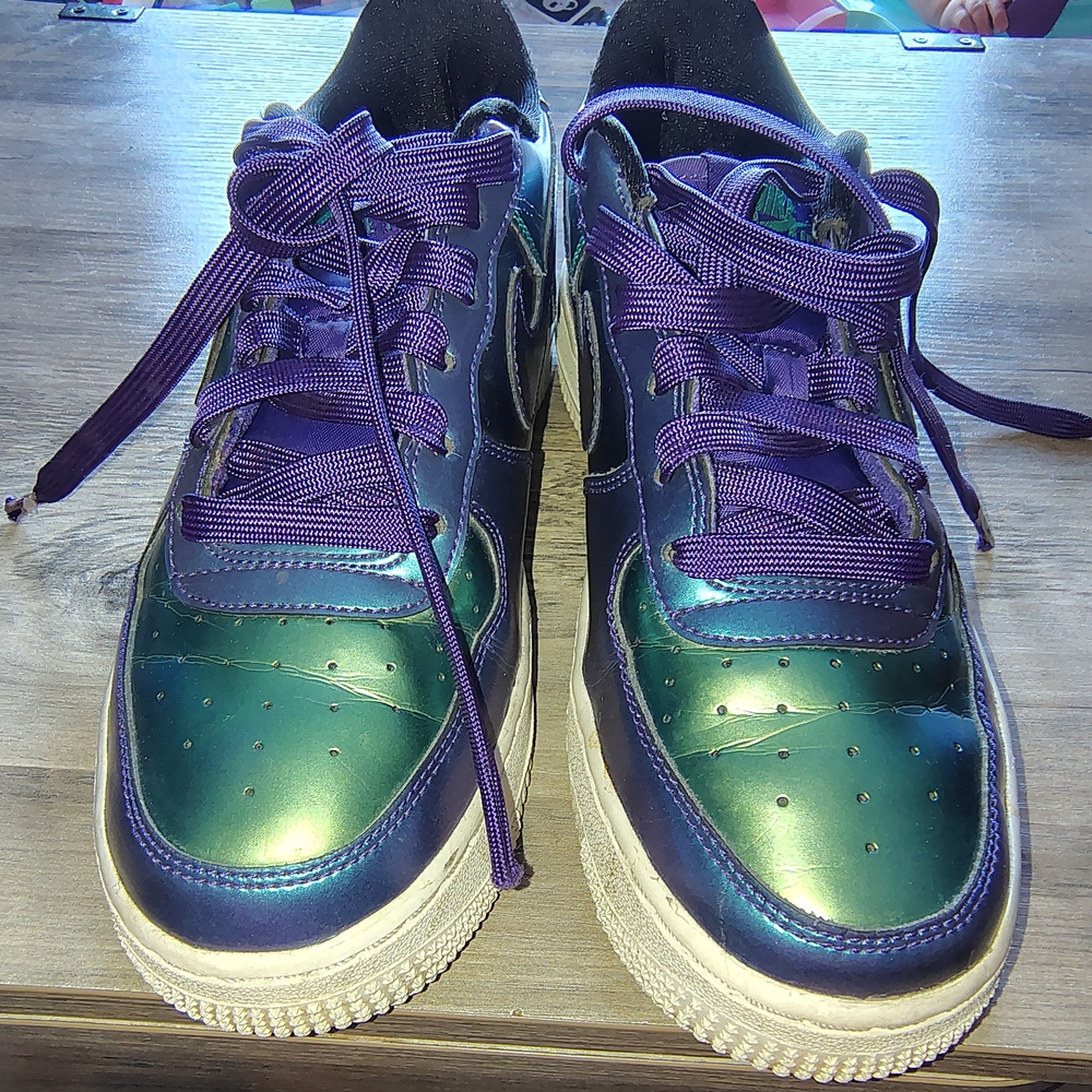 Nike Air Force 1 Low GS Iridescent Chameleon Purple 820438-500 6Y (=Women's 7.5)
